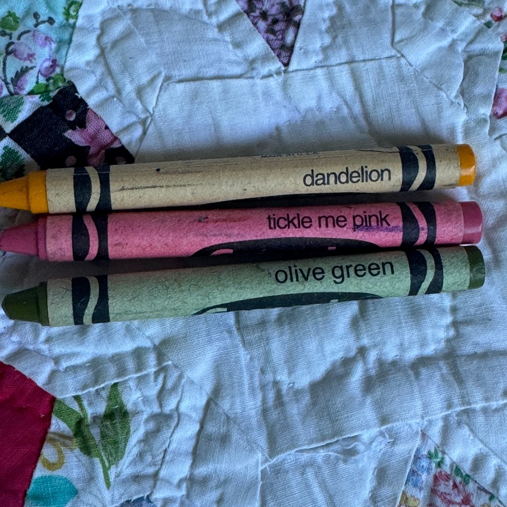 Crayola Crayon Set Dandelion Tickle Me Pink Olive Green Retired Colors 3pc Art
